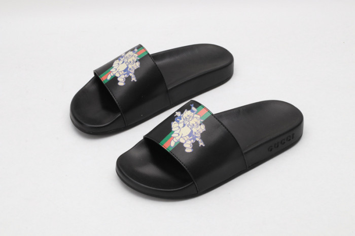 G*u*i slippers