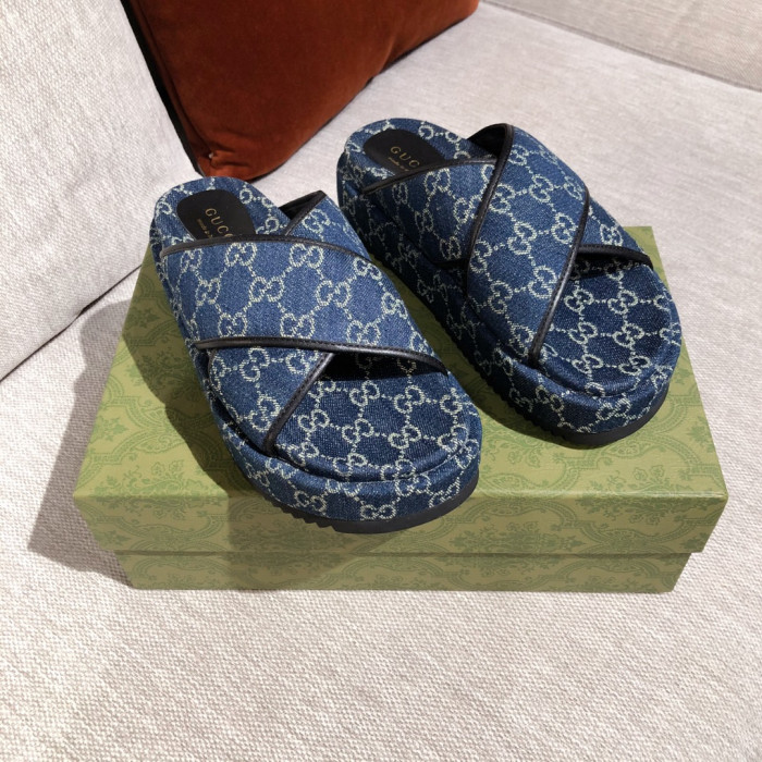 G*u*i slippers