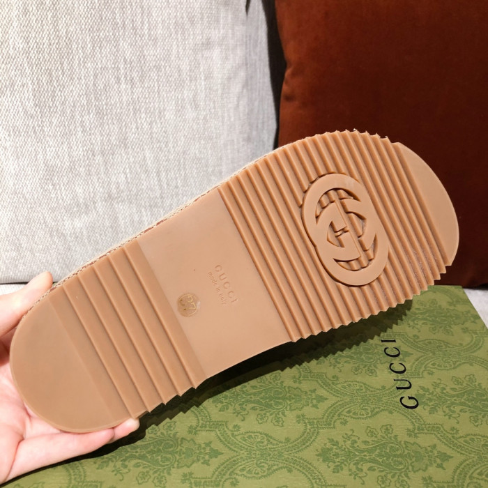 G*u*i slippers