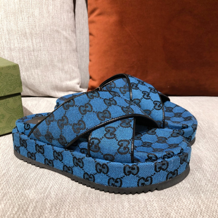 G*u*i slippers