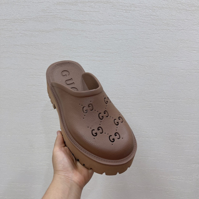 G*u*i slippers