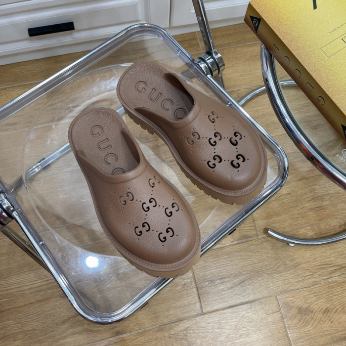 G*u*i slippers