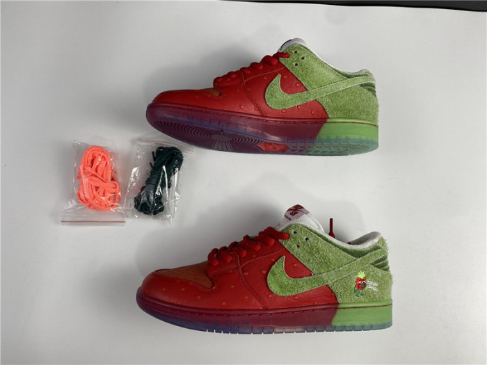 nike sb dunk low"strawberry cough" cw7093-601