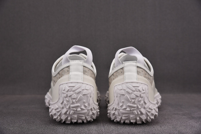 d10r b28  oblique low top sneaker