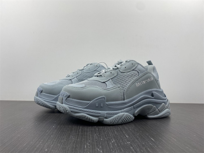 blcg sneaker triple.s. 524039 w2fw1 4700