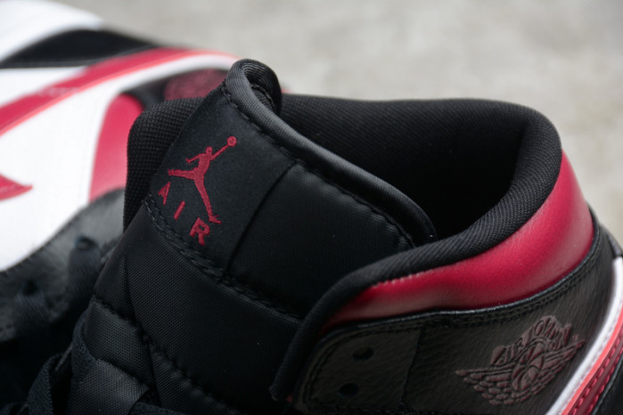 air jordan 1 mid bred toe  554724-066