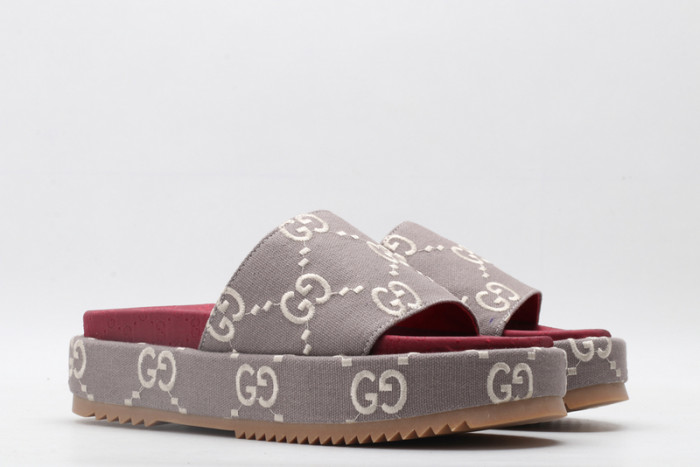 G*u*i slippers