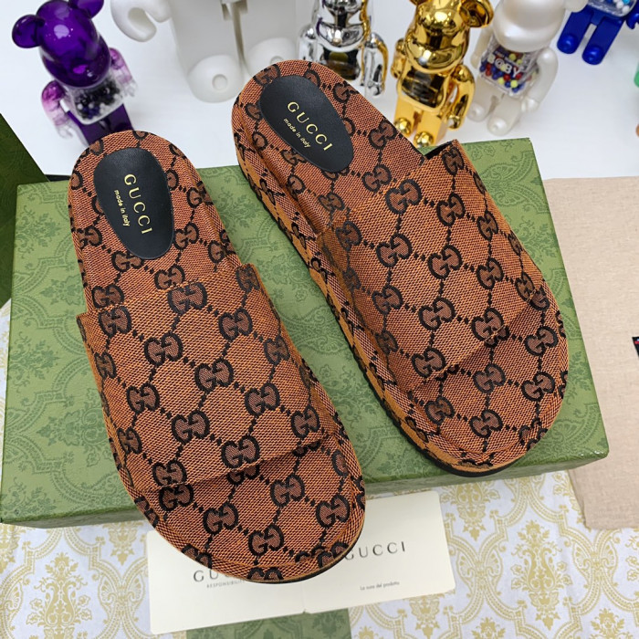 G*u*i slippers
