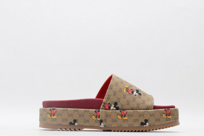 G*u*i slippers