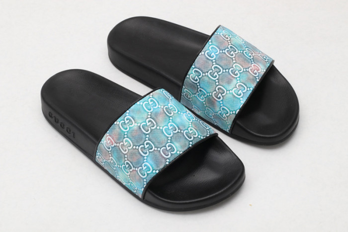 G*u*i slippers