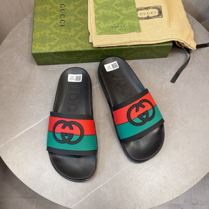 G*u*i slippers