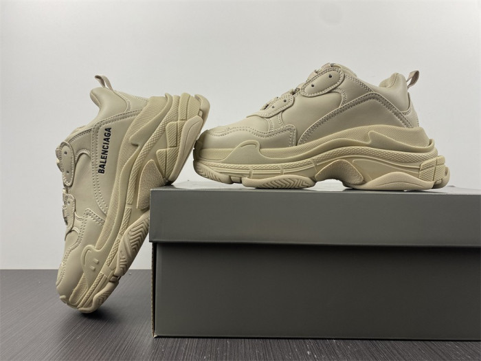 blcg sneaker triple.s.