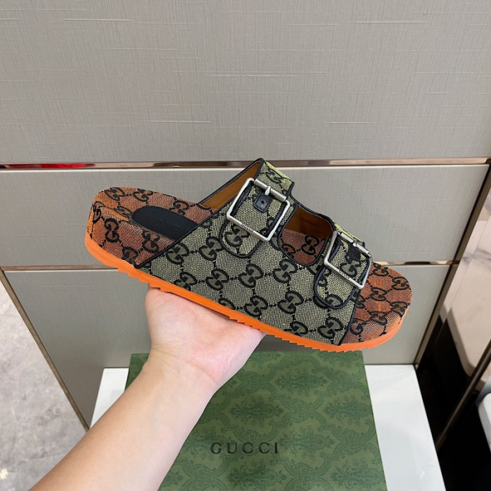 G*u*i slippers