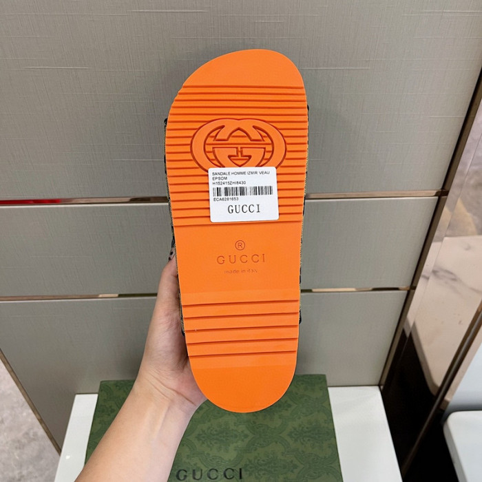 G*u*i slippers