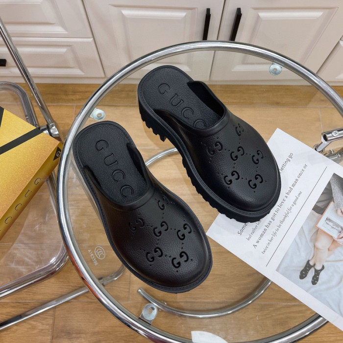 G*u*i slippers