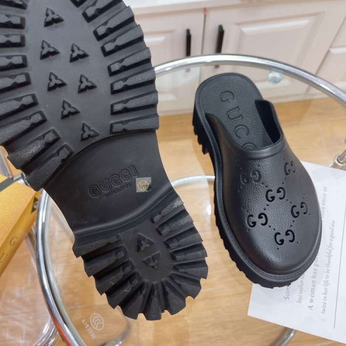 G*u*i slippers
