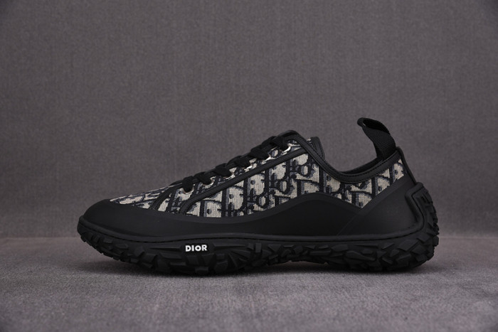 d10r b28  oblique low top sneaker