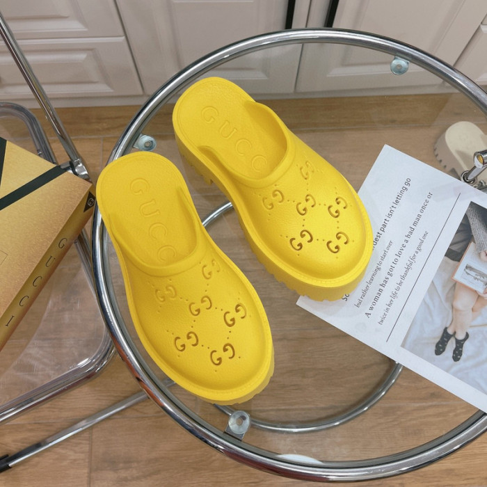 G*u*i slippers