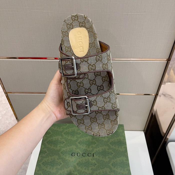 G*u*i slippers