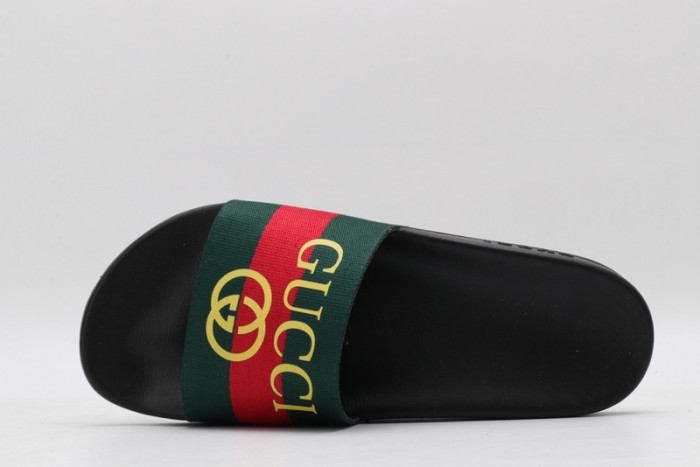 G*u*i slippers