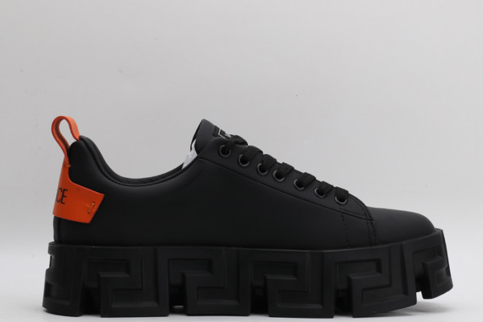 vers sneakers