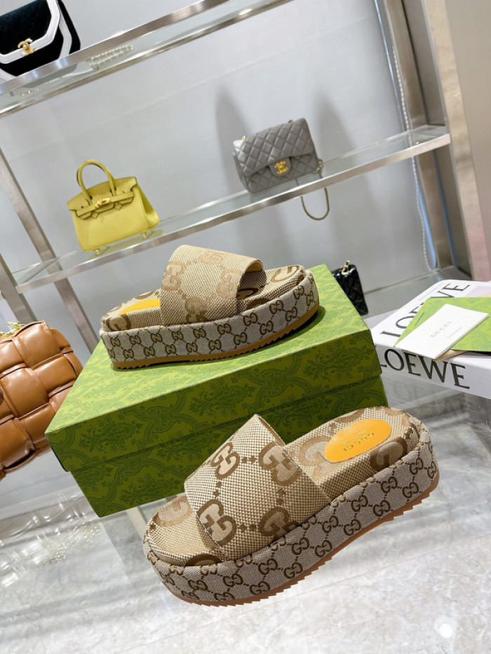 G*u*i slippers
