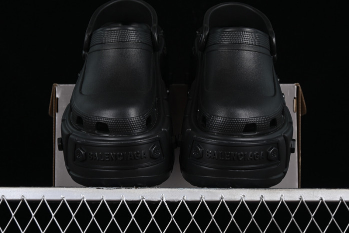 blcg sandals