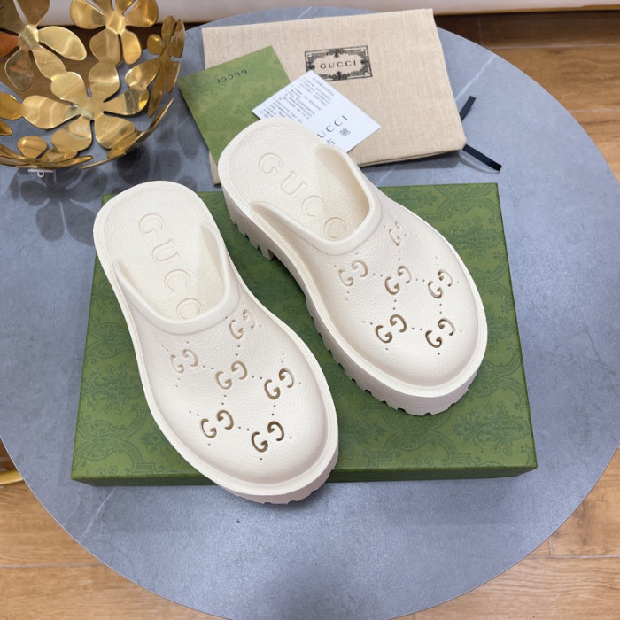 G*u*i slippers