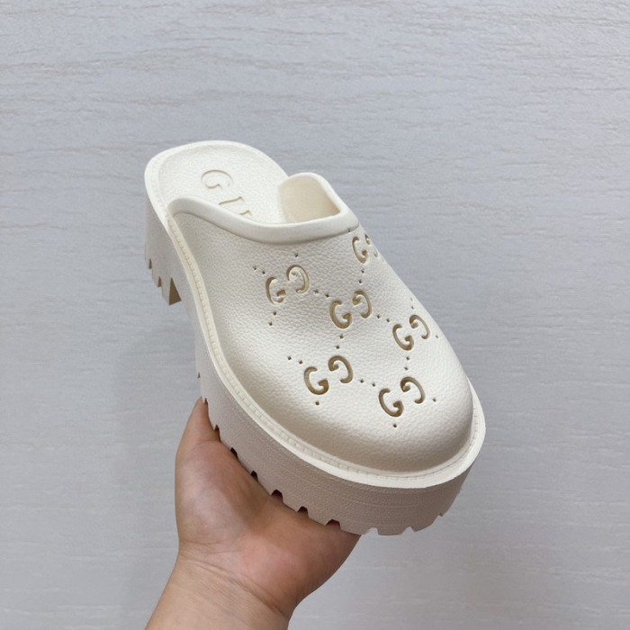 G*u*i slippers