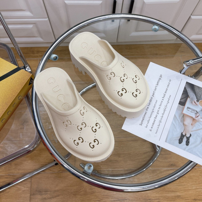 G*u*i slippers