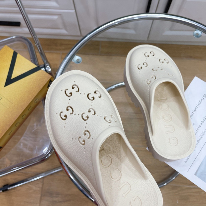 G*u*i slippers