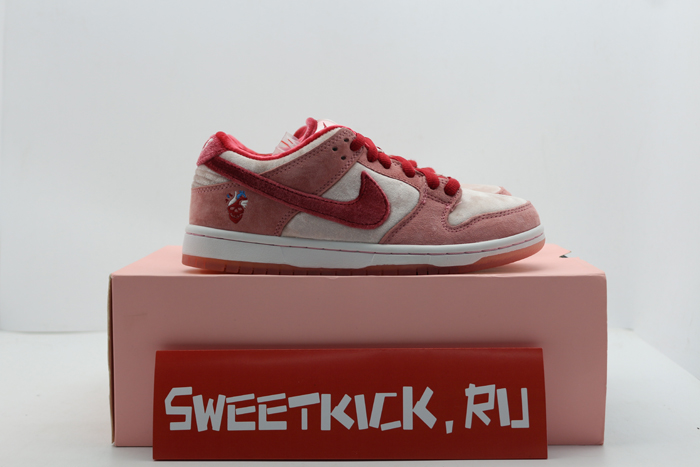 nike sb dunk low strangelove skateboards ct2552-800
